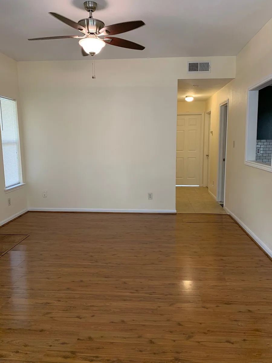Building Photo - 3115 Tom Green St #204