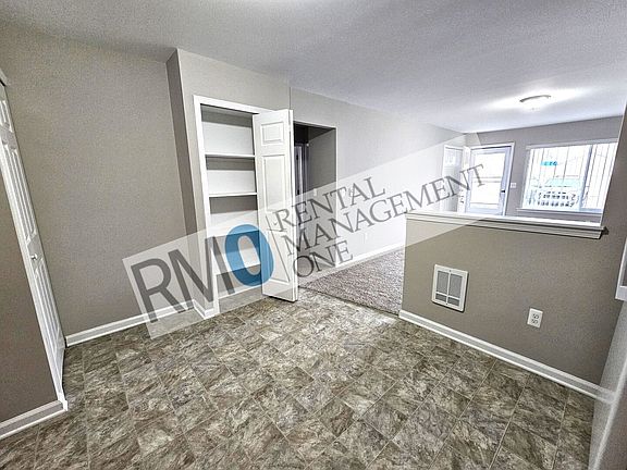 5th image of 347 Spring St