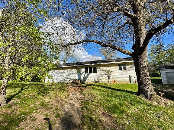 2nd image of 1079 Brewster Rd