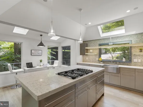5517 Mohican Rd, Bethesda, MD 20816