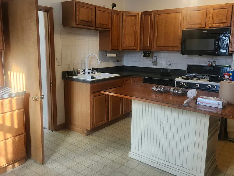 456-458 Strayer St #1 — Photo 9
