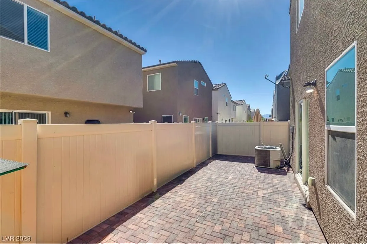 4 bed, 2.5 bath, $2,200 — Photo 4