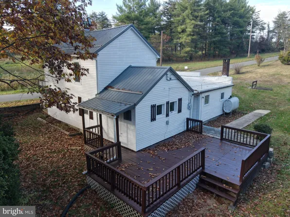 3751 Highland Ridge Rd, Berkeley Springs, WV 25411