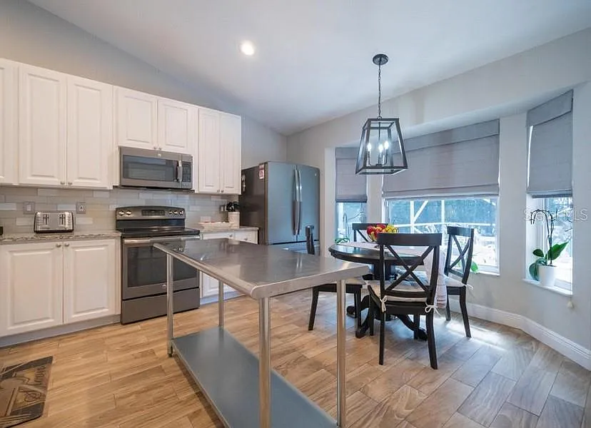 3 bed, 2.0 bath, 1869 sqft, $1,885 — Photo 4