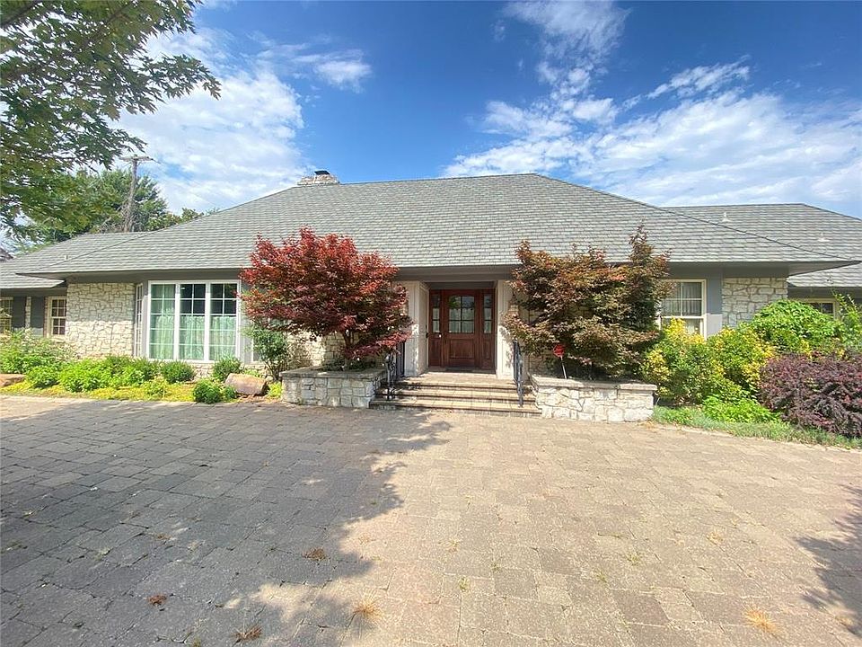 1st image of 6815 N Country Club Dr