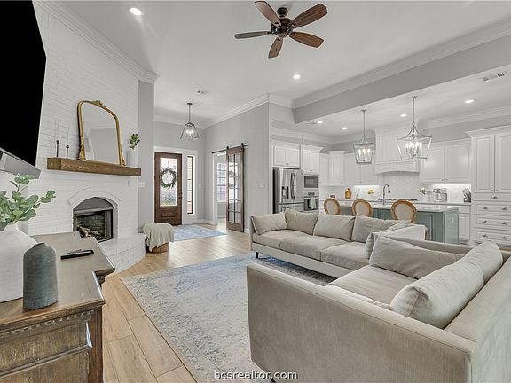 2nd image of 3265 Rose Hill Ln