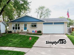 3211 56th St, Moline, IL 61265