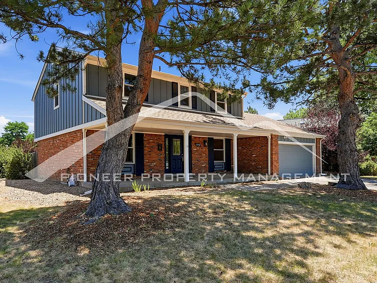 2896 S Paris St — Photo 2