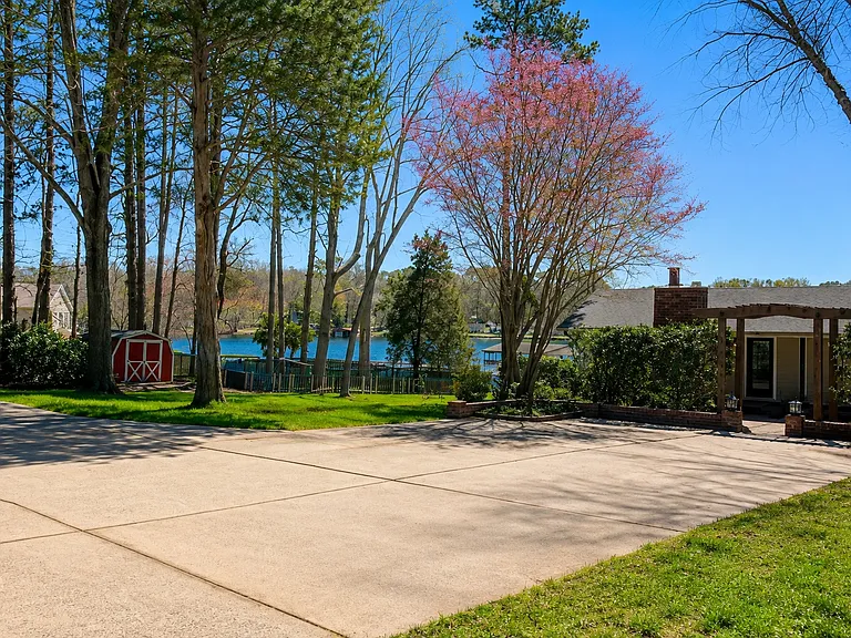 Revere Dr — Photo 6