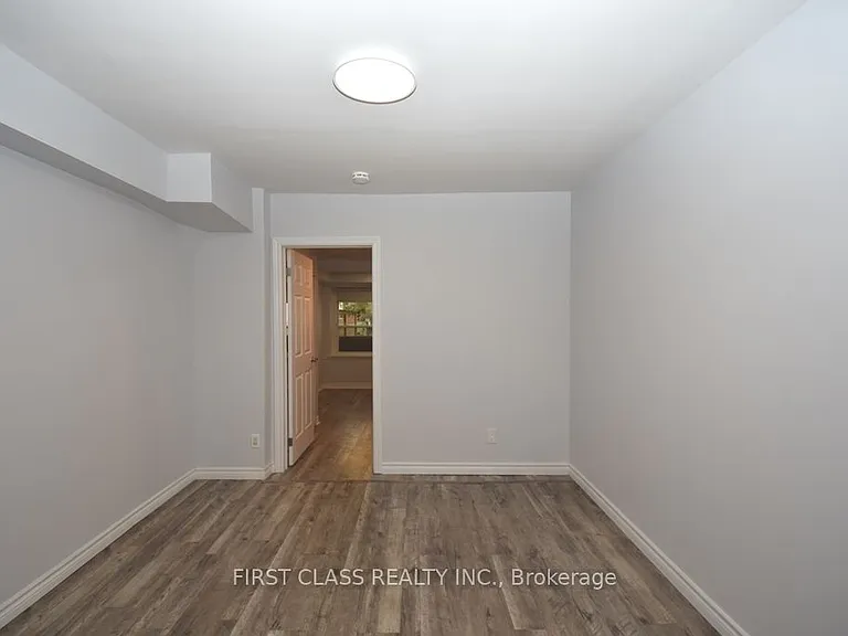 133 Coxwell Ave E #BASEMENT — Photo 6
