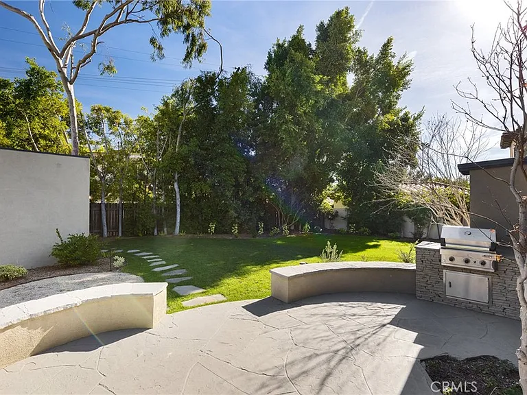 248 N Rexford Dr — Photo 19