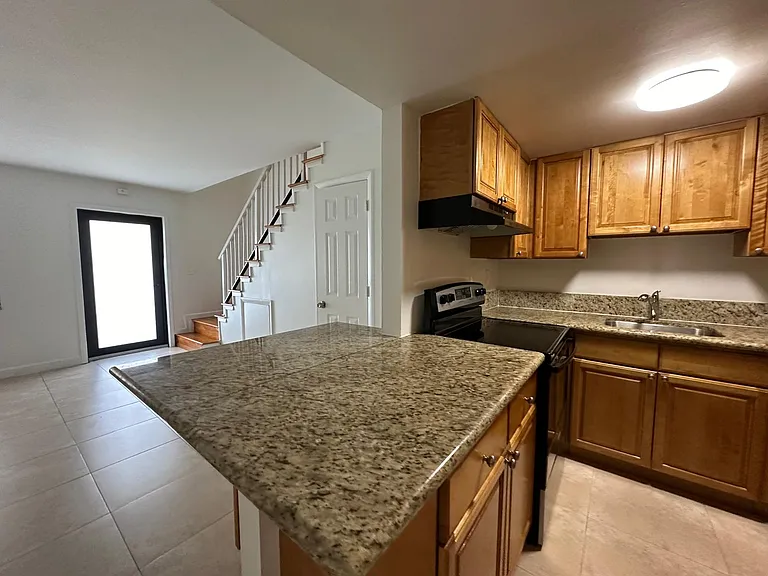 2705 NE 9th Ave — Photo 5