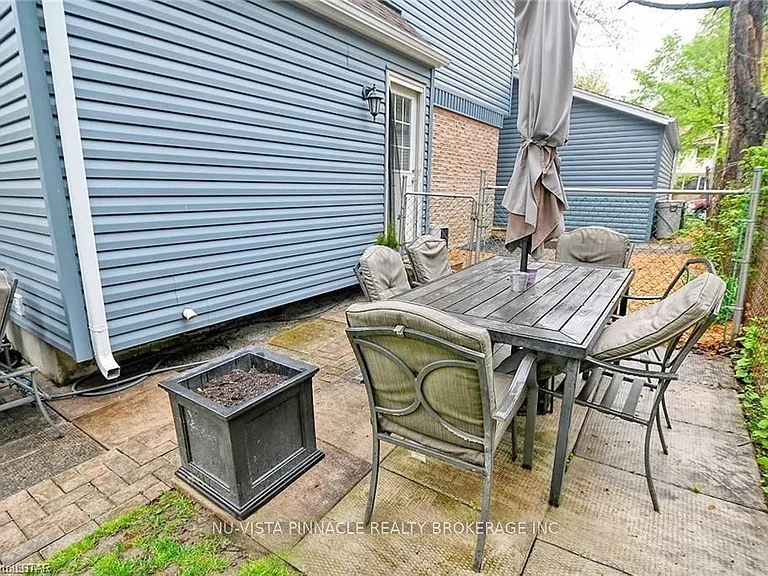 7 Ranchwood Cres — Photo 34