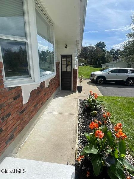 3rd image of 110 Country Ridge Court