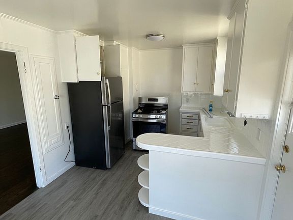 2nd image of 208-212 Pinehurst Way #208