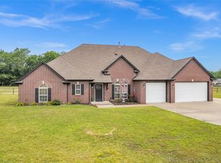 17562 Ridgeview Dr, Claremore, OK 74017