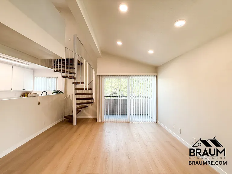 4404 Stern Ave — Photo 6