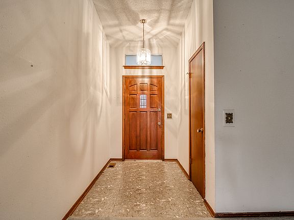 4th image of 702 Glenwood Dr