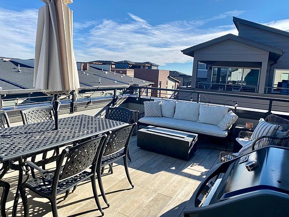 Rooftop patio 1 with gas line for grill or fire table gets morning sun