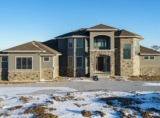 16707 Cheyenne Rd, Omaha, NE 68136