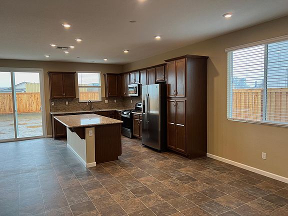 4th image of 870 Bewick Dr