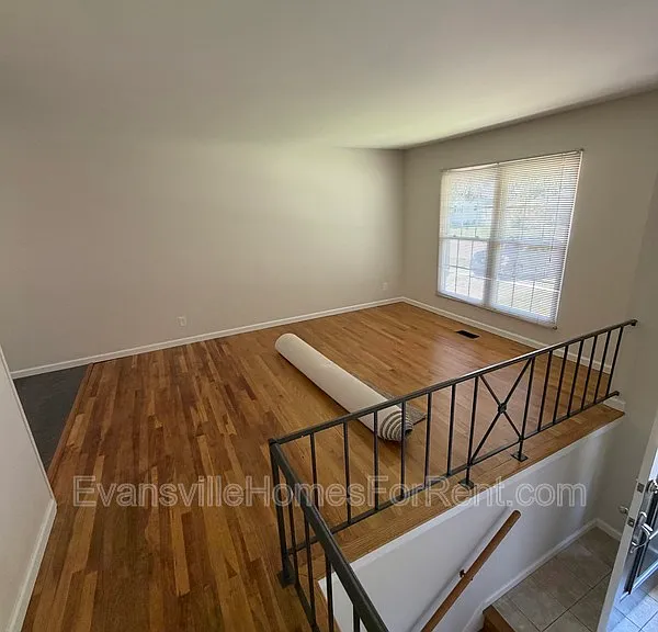 1309 Alvord Ln — Photo 3