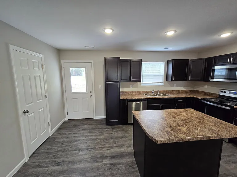 108 Anna Marie Dr — Photo 5
