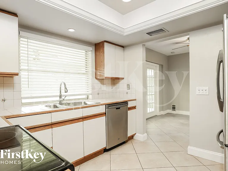 6119 NW 18th Ct — Photo 7