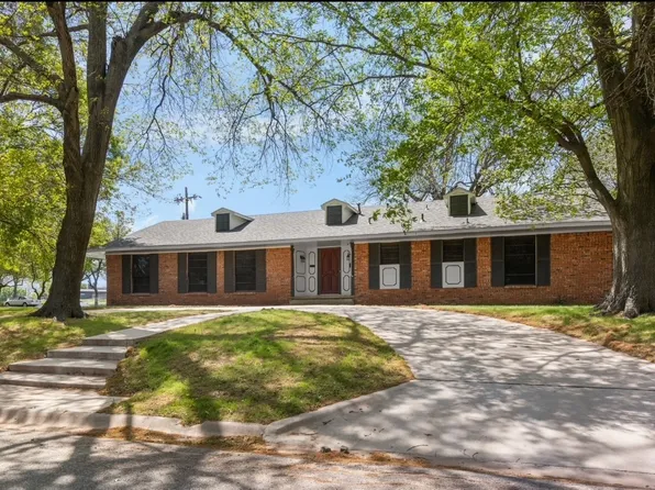 800 Western Hills Dr, Sherman, TX 75092