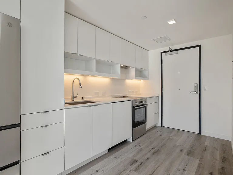 188 Octavia — Photo 109