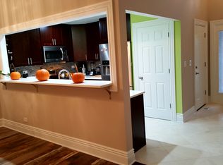 305 Dawn Ct APT A, Bloomingdale, IL