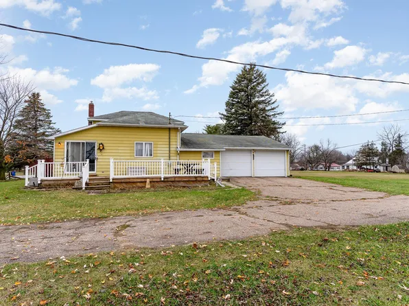 525 E Smith St, Crystal, MI 48818