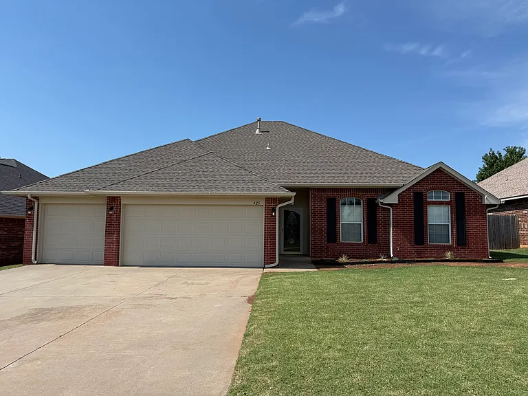 425 Plantation Ter — Photo 1
