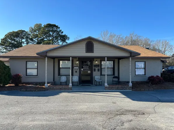 Hackney Ave Apartments- 858