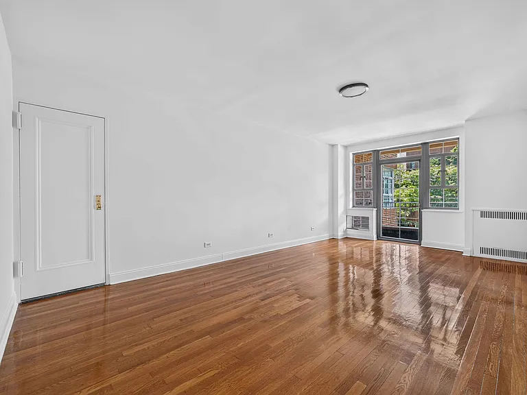 150 Greenway Ter #24W — Photo 2