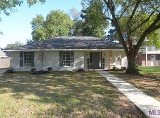 8961 Shadow Bluff Ave, Denham Springs, LA 70726