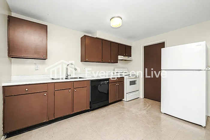 7929 Mount Hood Dr — Photo 8