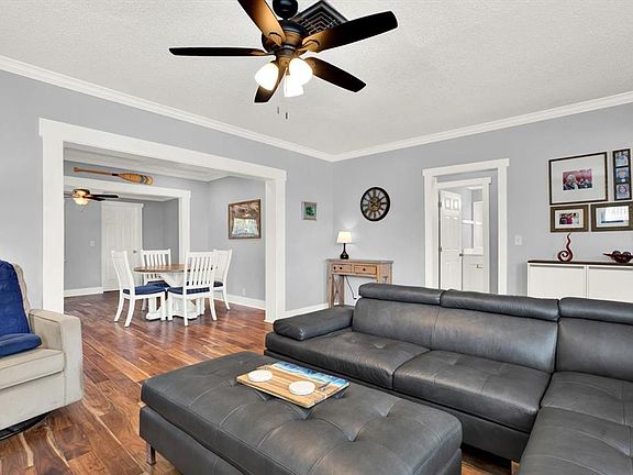 5th image of 15656 1st St E