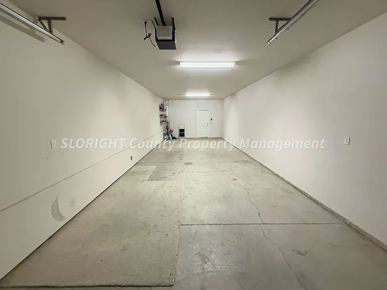 941 Humbert Ave — Photo 9
