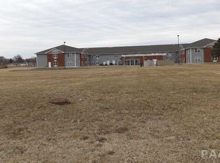 1335 El Camino Dr, Pekin, IL 61554