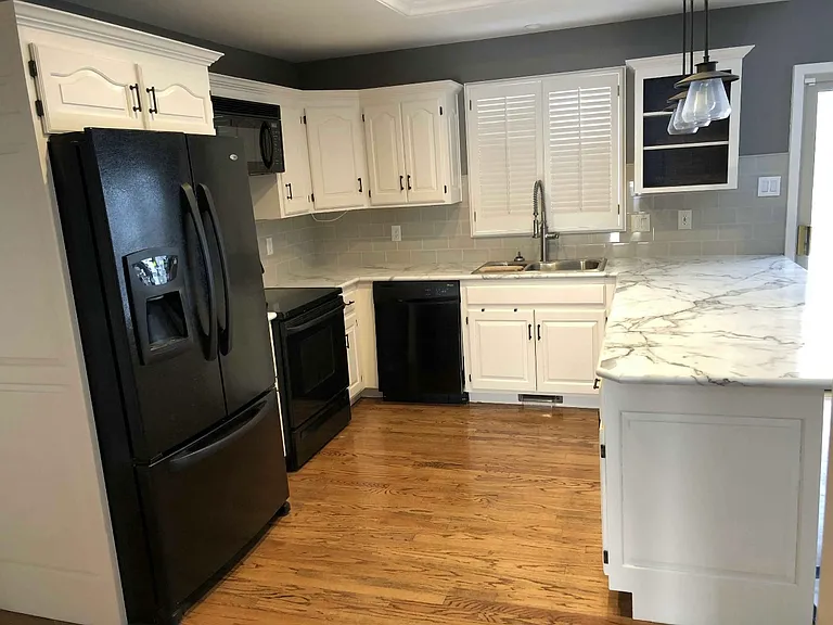 2206 Greenbrier Dr — Photo 5