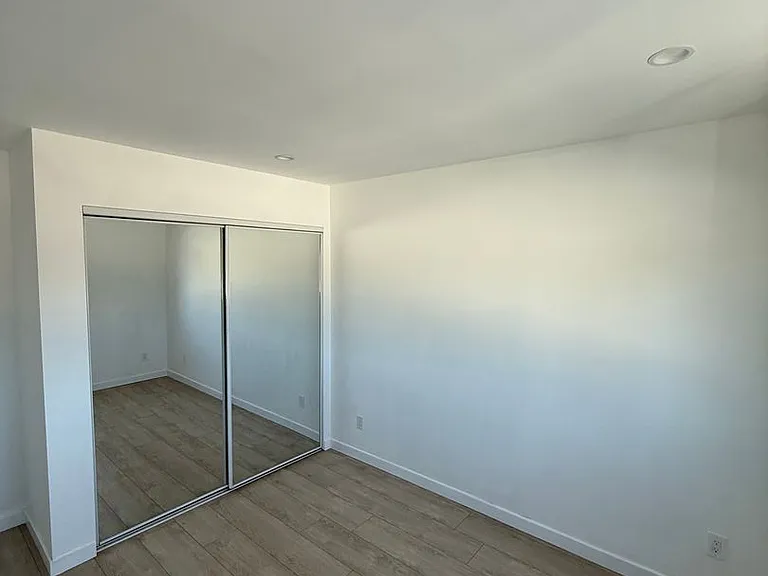 22026 Saticoy St — Photo 10