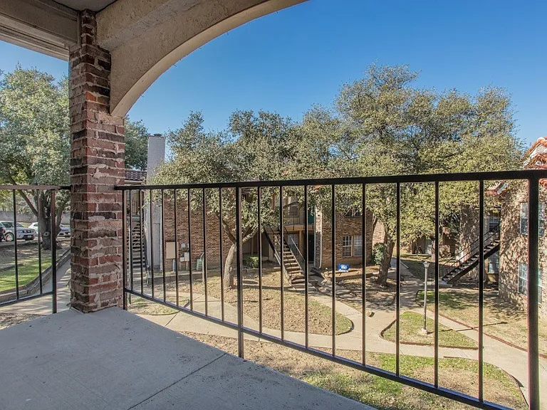 Sevilla Condos — Photo 22