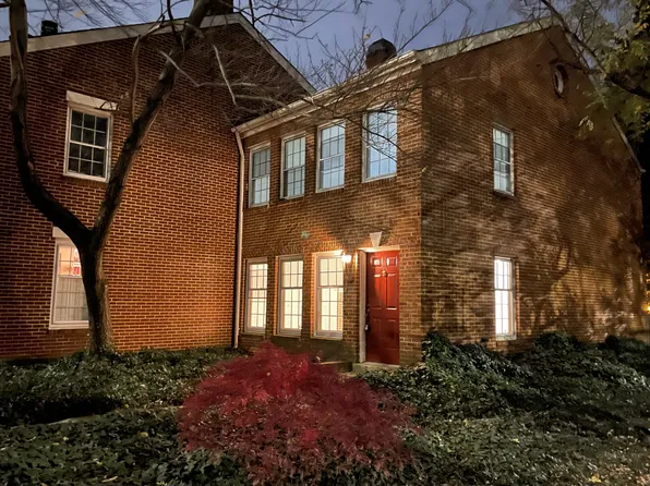 824 Wolfe St, Alexandria, VA 22314