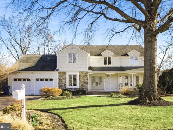 12 Holly Ln, Lawrence Township, NJ 08648