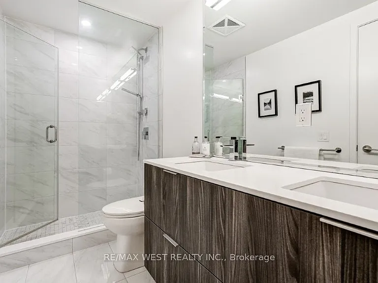 15 Queens Quay E #1006 — Photo 17