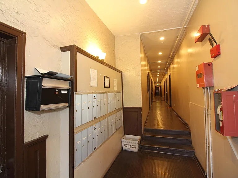 Heliotrope Drive Apartments — Photo 7