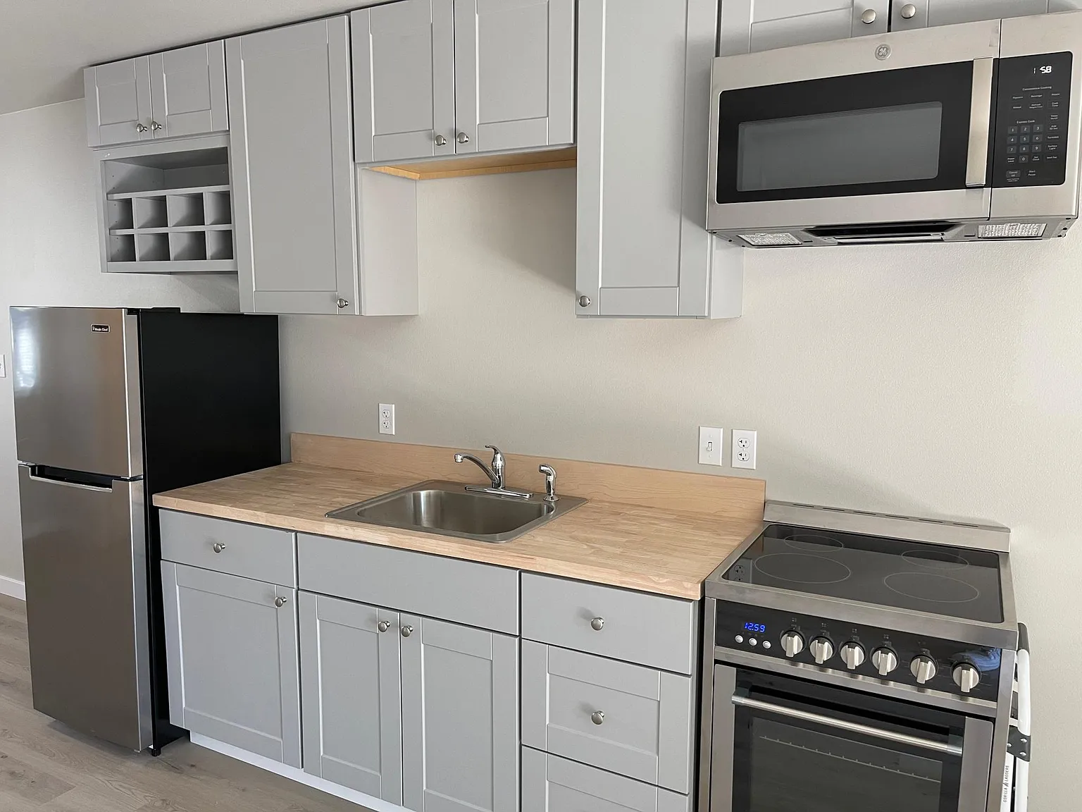 641 N Pine St — Photo 4