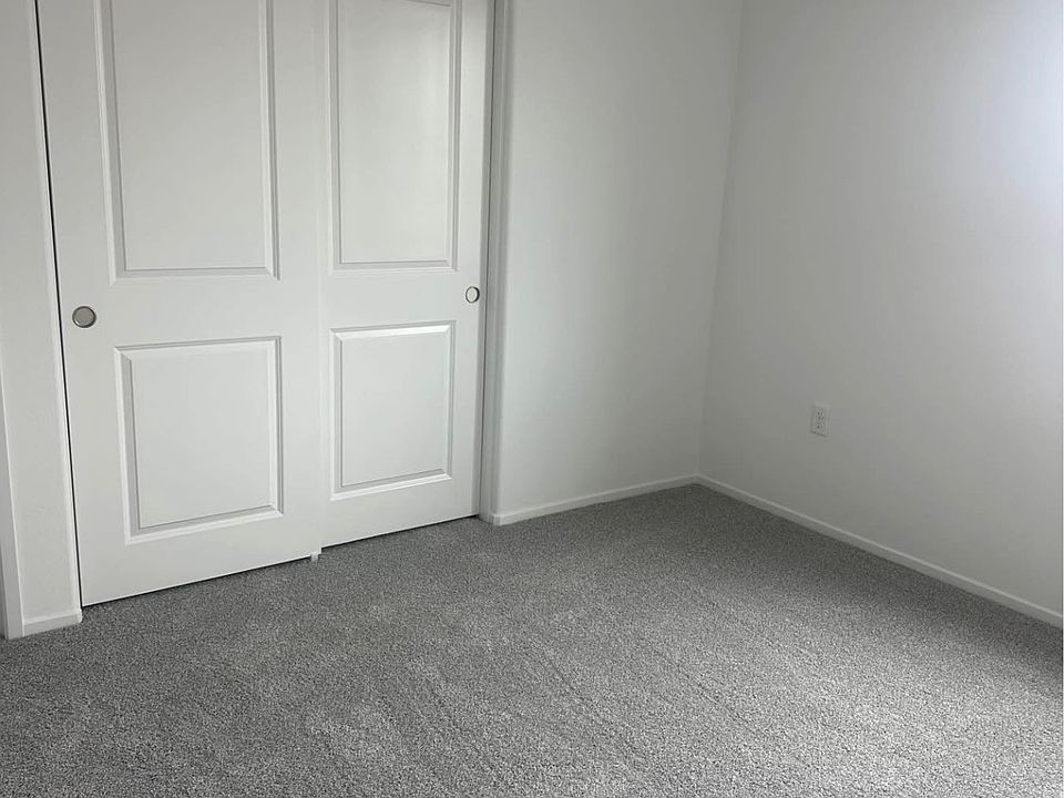 1st image of 405 Calla Lily Ct