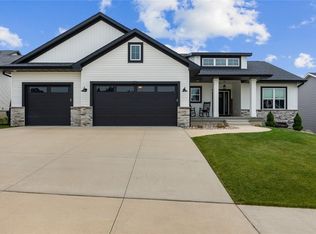 2919 Diamondback Rd, Hiawatha, IA 52233